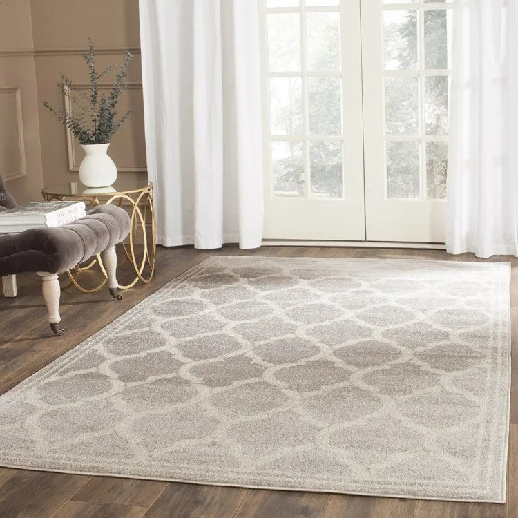 Amherst 5' x 8' Indoor/Outdoor Woven Area Rug - Light Gray/Ivory