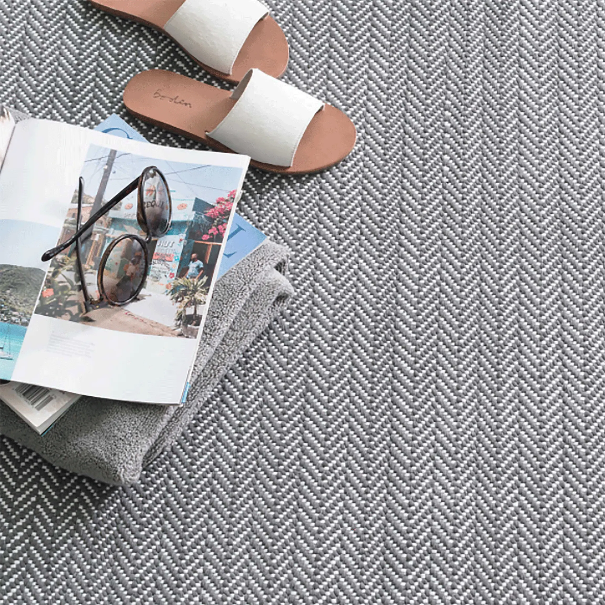 Herringbone Shale/White Indoor/Outdoor Rug