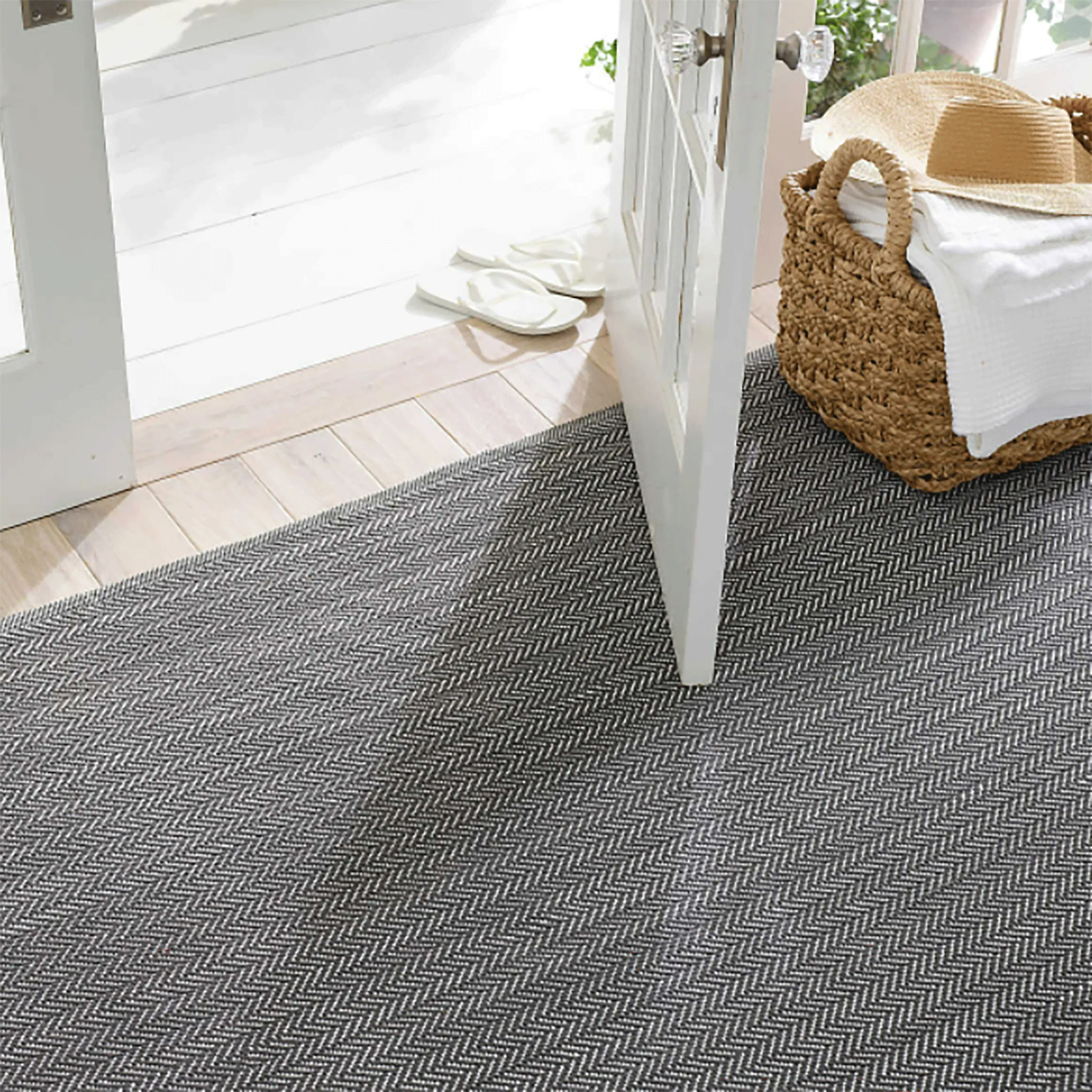 Herringbone Shale/White Indoor/Outdoor Rug